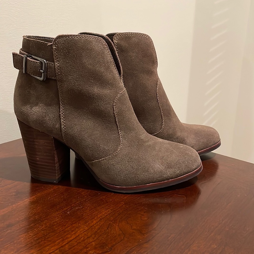 Gianni Bini Brown Suede heeled booties